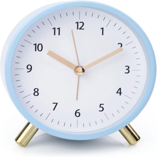 Silent Analog Alarm Clock – Battery Operated Non-Ticking with Light Classic Metal Design for Bedroom