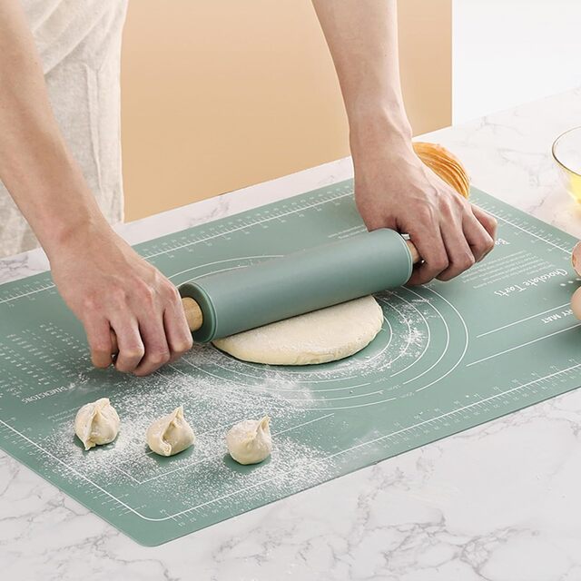 Rolling Pin & Silicone Pastry Mat Set – Non-Stick Baking Mat with Dough Scraper