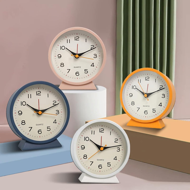 Retro Silent Alarm Clock – Battery-Operated Non-Ticking with Light for Bedroom or Desk