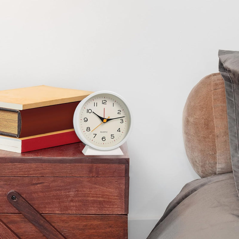 Retro Silent Alarm Clock – Battery-Operated Non-Ticking with Light for Bedroom or Desk