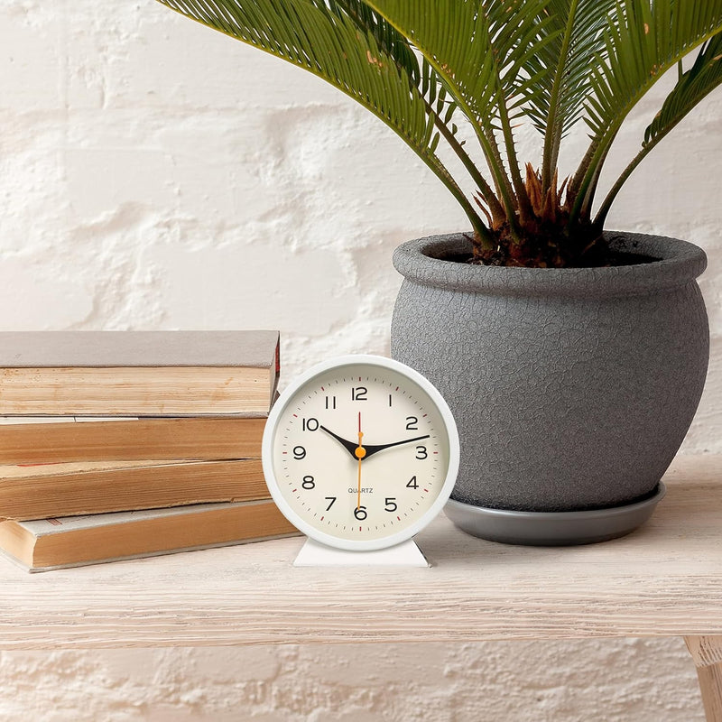 Retro Silent Alarm Clock – Battery-Operated Non-Ticking with Light for Bedroom or Desk