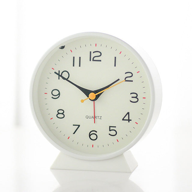 Retro Silent Alarm Clock – Battery-Operated Non-Ticking with Light for Bedroom or Desk