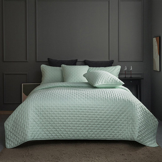 Luxury 3-Piece Quilted Bedspread Set – Ultra-Soft Reversible Microfiber with Embossed Pattern & Pillow Shams