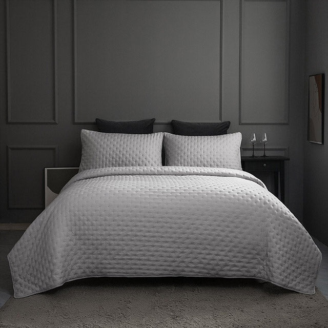 Luxury 3-Piece Quilted Bedspread Set – Ultra-Soft Reversible Microfiber with Embossed Pattern & Pillow Shams