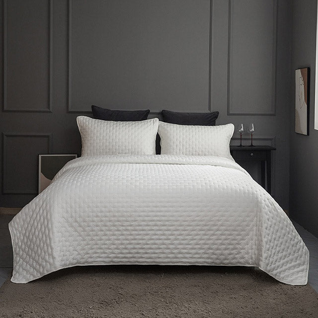 Luxury 3-Piece Quilted Bedspread Set – Ultra-Soft Reversible Microfiber with Embossed Pattern & Pillow Shams