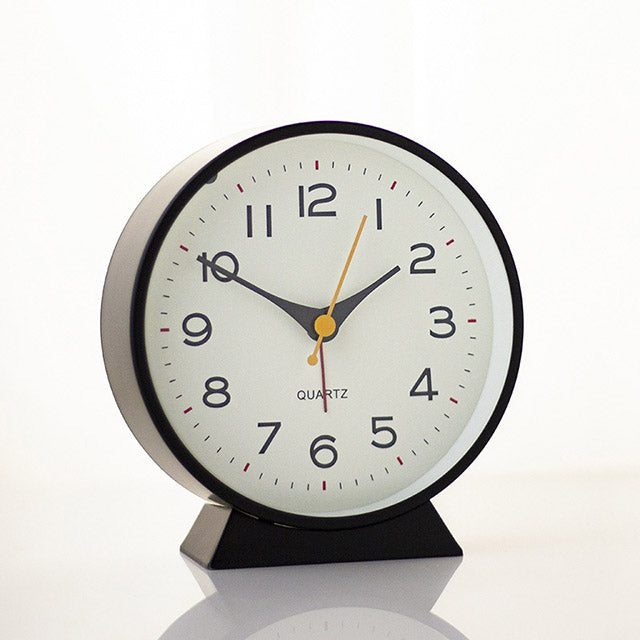 Retro Silent Alarm Clock – Battery-Operated Non-Ticking with Light for Bedroom or Desk