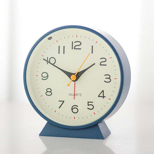 Retro Silent Alarm Clock – Battery-Operated Non-Ticking with Light for Bedroom or Desk