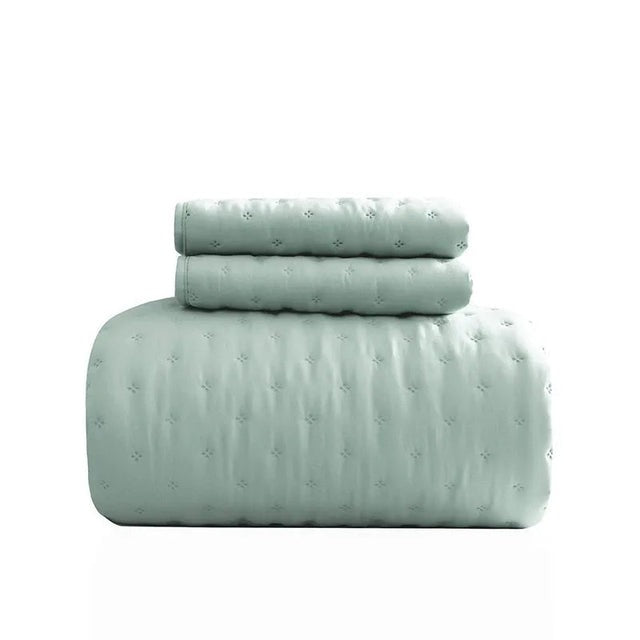Luxury 3-Piece Quilted Bedspread Set – Ultra-Soft Reversible Microfiber with Embossed Pattern & Pillow Shams
