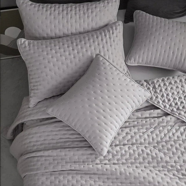 Luxury 3-Piece Quilted Bedspread Set – Ultra-Soft Reversible Microfiber with Embossed Pattern & Pillow Shams