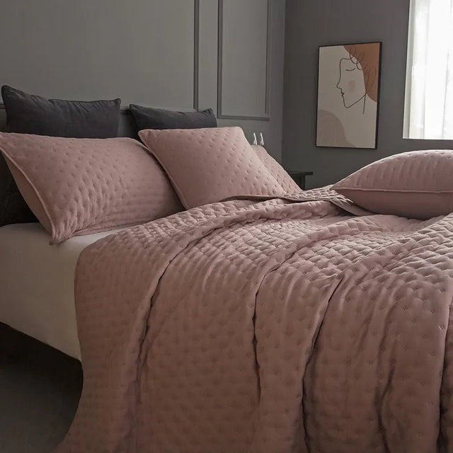 Luxury 3-Piece Quilted Bedspread Set – Ultra-Soft Reversible Microfiber with Embossed Pattern & Pillow Shams